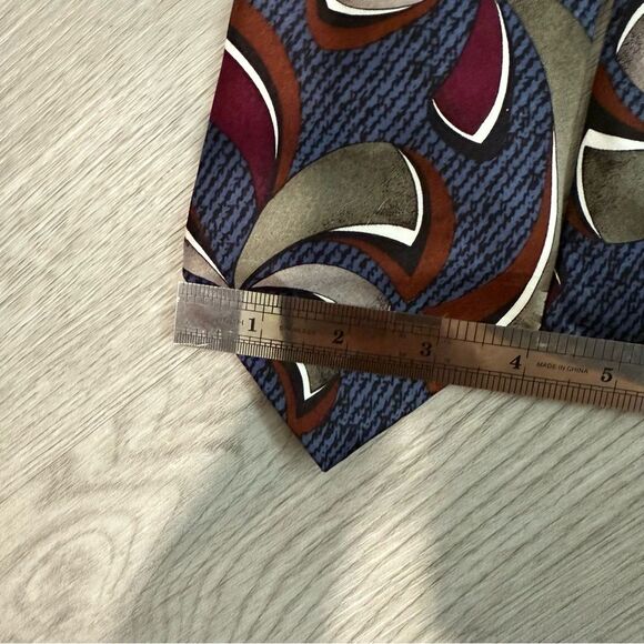Chez Roffe New York Set of 2 100% Silk Abstract Print Navy & Red Neck Ties - Picture 8 of 8